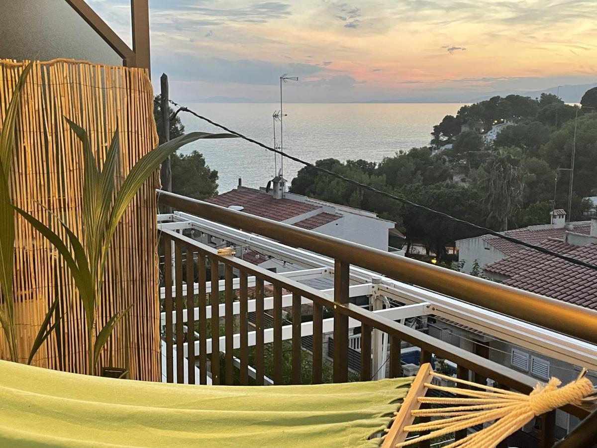 Beach Front Retro Hideaway In Salou Exterior foto