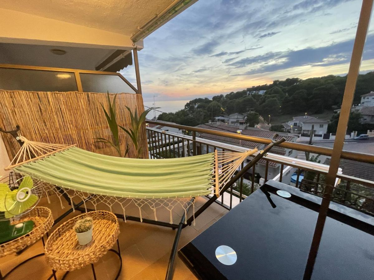 Beach Front Retro Hideaway In Salou Exterior foto